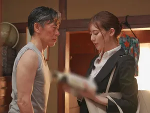 Sau đó Opal bị năm gã đàn ông cưỡng hiếp tập thể và xuất tinh vào âm đạo