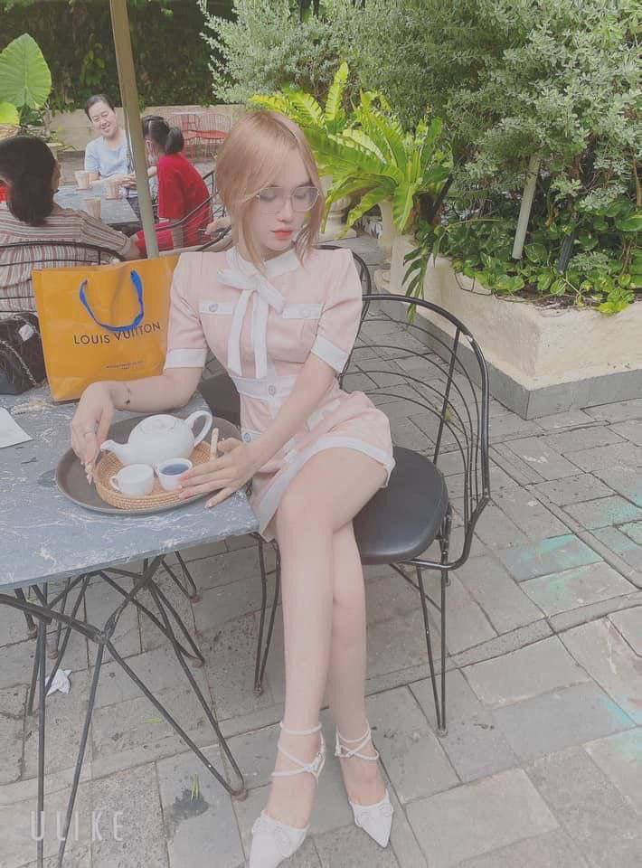 Anh nhân viên may mắn được chị quản lý dẫn về nhà khi chồng yêu đã đi vắng