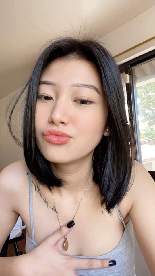 Vớ siêu mỏng tiếp viên hàng không dâm đãng footjob