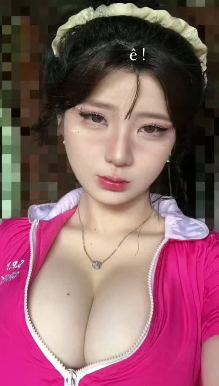 Tỉnh rượu thì phát hiện đang chung giường với cô chủ quán bar